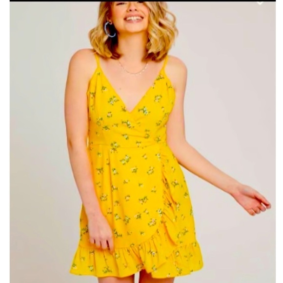 Altar'd State Dresses & Skirts - ALTER'D STATE yellow floral dress size small